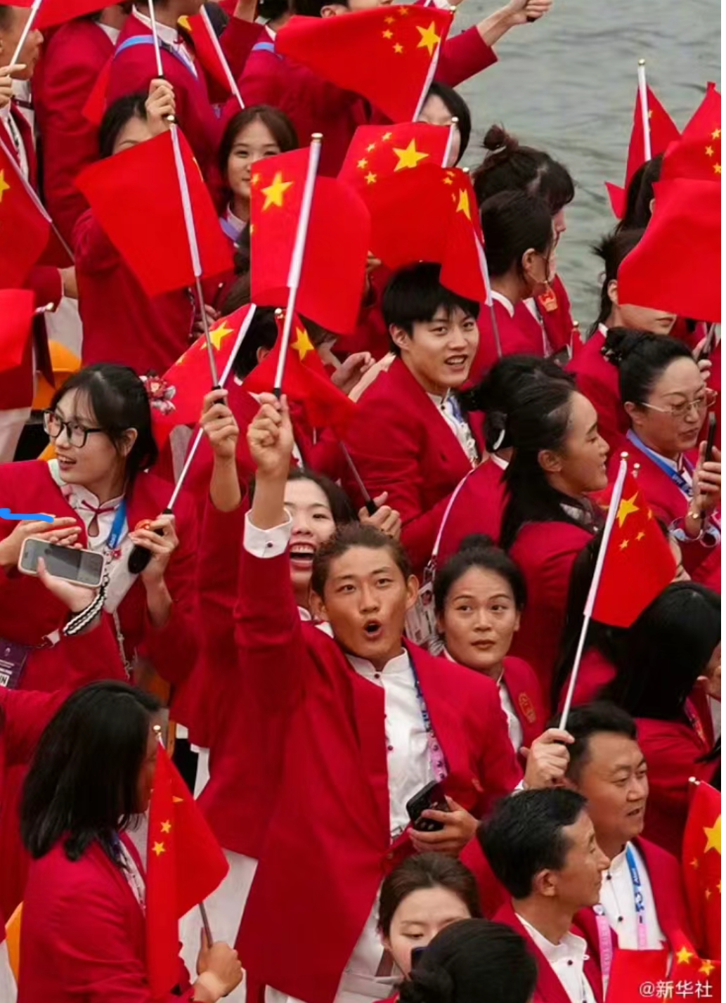 国家代表团连夺金牌数榜首！