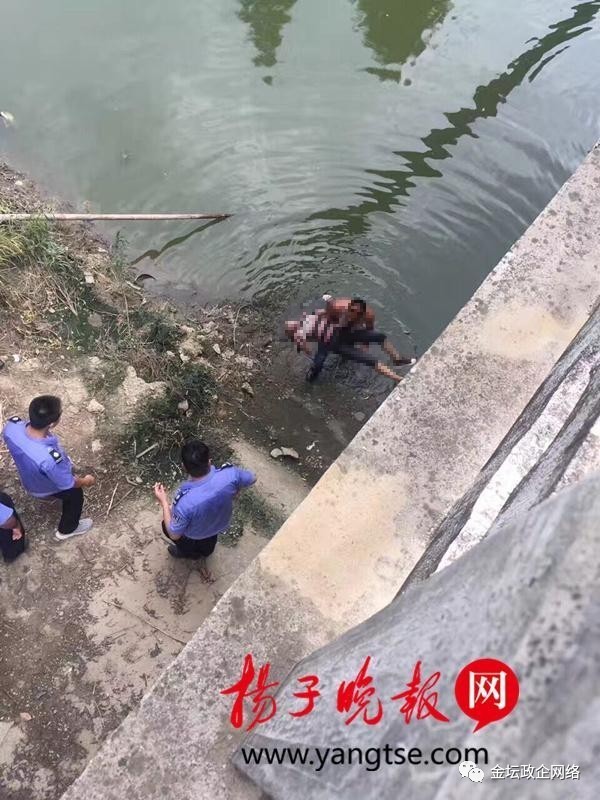 乐动体育在线登录-乌迪内齐摔倒，表示警方应该进行调查